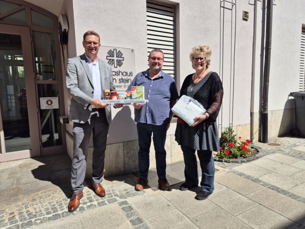 Spendenübergabe für Martinsladen