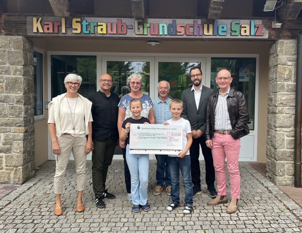 Spendenübergabe Karl-Strau-Grundschule Salz