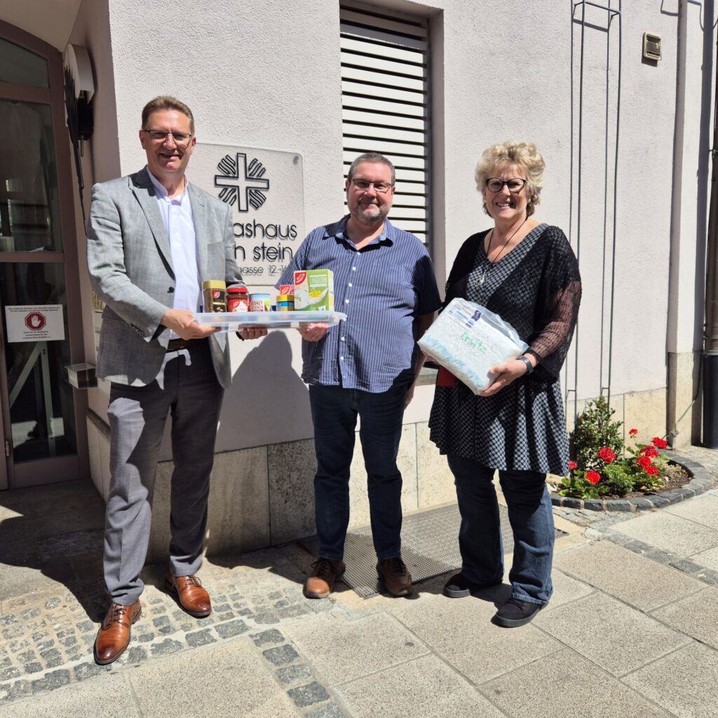 Spendenübergabe an Martinsladen