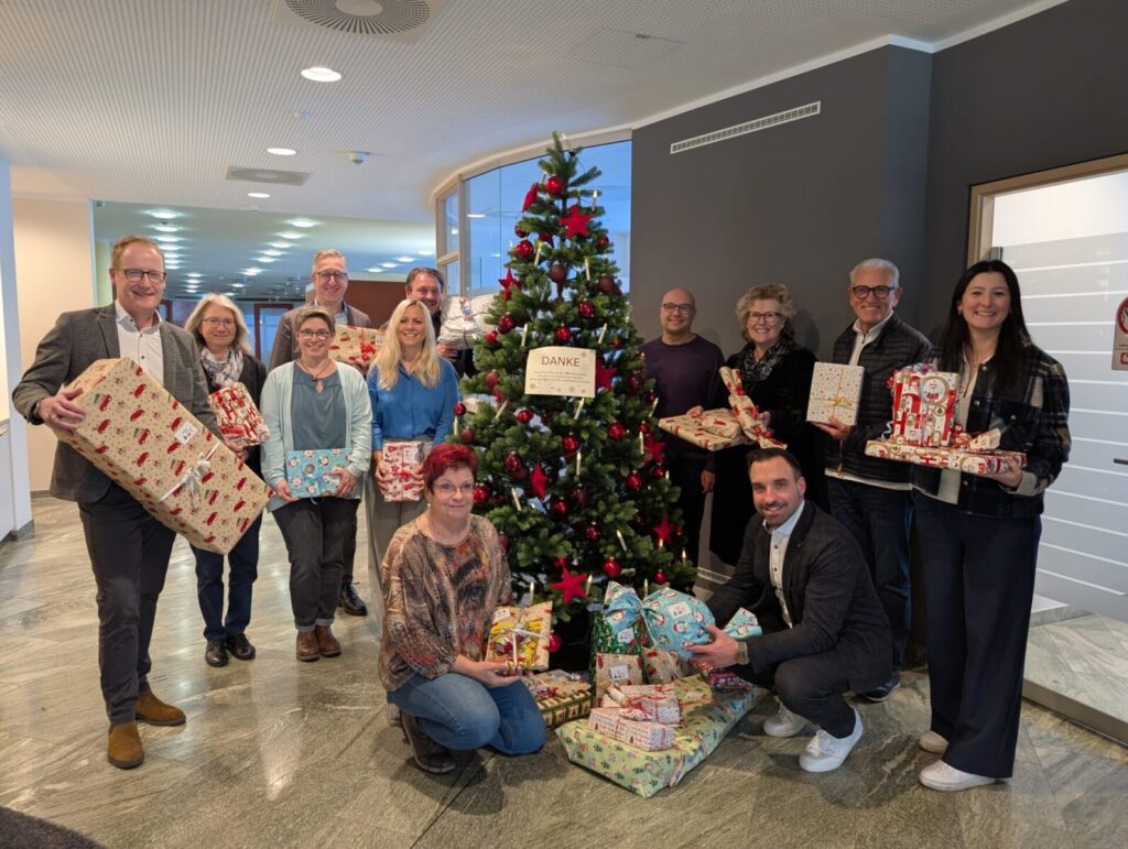 Pressefoto Weihnachts-Wunschbaum-Aktion 2025